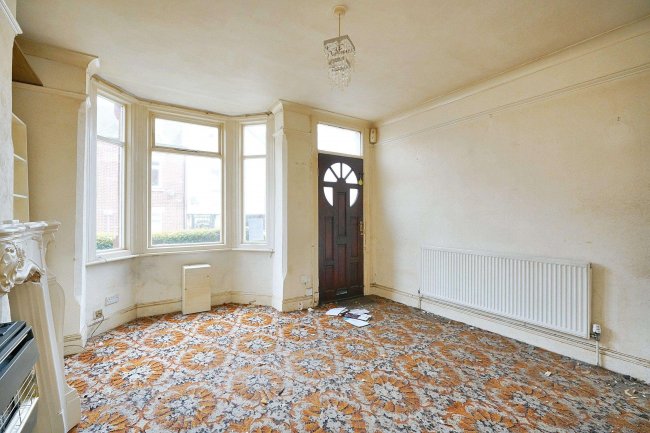 9 Ogle Street, Hucknall, Nottingham, NG15 7FQ 10