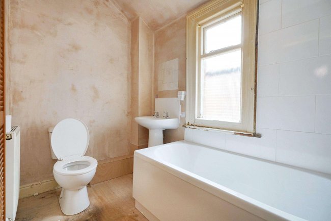 9 Ogle Street, Hucknall, Nottingham, NG15 7FQ 10