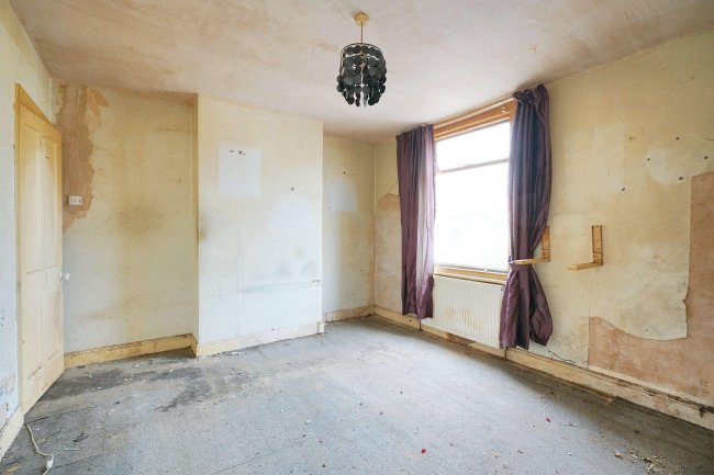 9 Ogle Street, Hucknall, Nottingham, NG15 7FQ 10