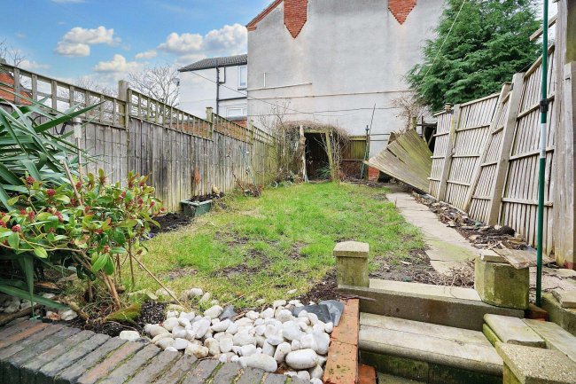 9 Ogle Street, Hucknall, Nottingham, NG15 7FQ 10