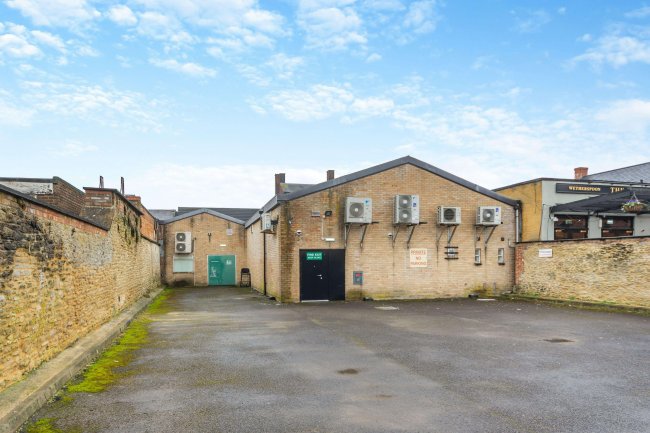 54 Sheep Street, Bicester OX26 6LG 3
