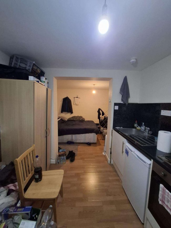 5 Cromwell Street, Hounslow, London, TW3 3LQ 8