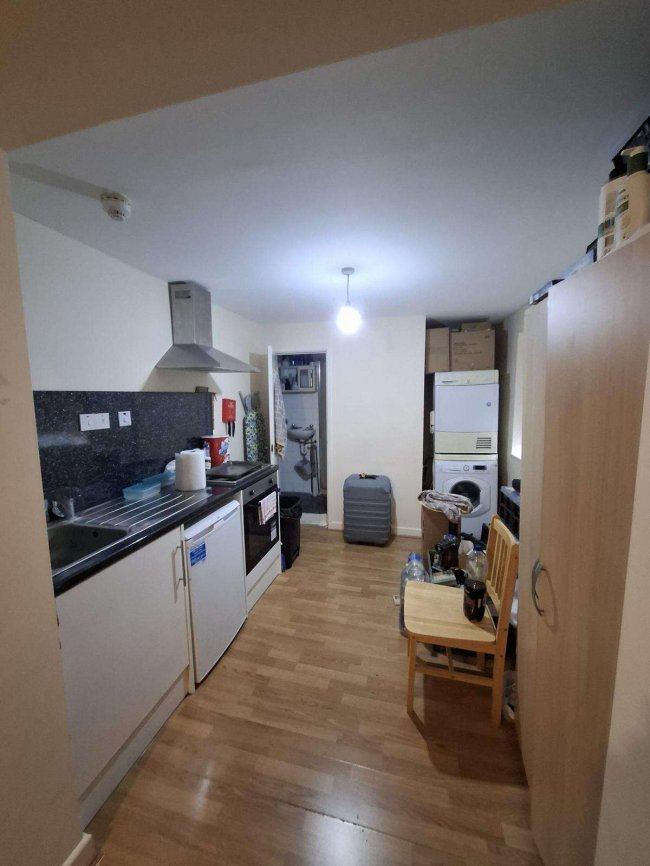5 Cromwell Street, Hounslow, London, TW3 3LQ 8