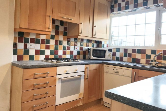 3 Felsted Road, Billericay, Essex CM11 2EE 6