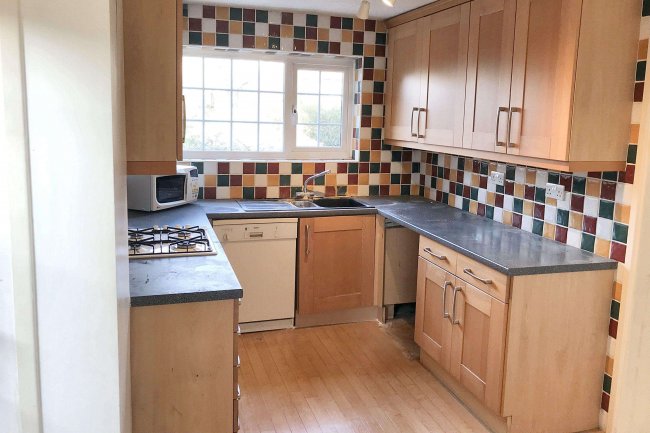 3 Felsted Road, Billericay, Essex CM11 2EE 6