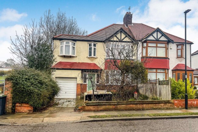 30 Oakwood Crescent, Winchmore Hill, London, N21 1PB 4