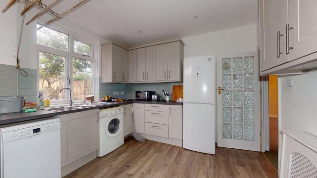 30 Oakwood Crescent, Winchmore Hill, London, N21 1PB 4