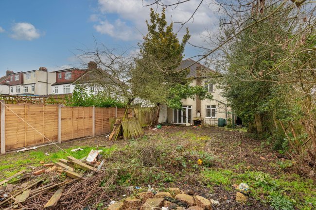 30 Oakwood Crescent, Winchmore Hill, London, N21 1PB 4