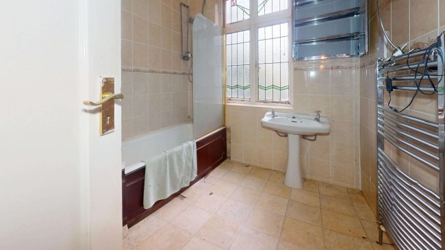 30 Oakwood Crescent, Winchmore Hill, London, N21 1PB 4