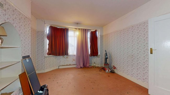 30 Oakwood Crescent, Winchmore Hill, London, N21 1PB 4