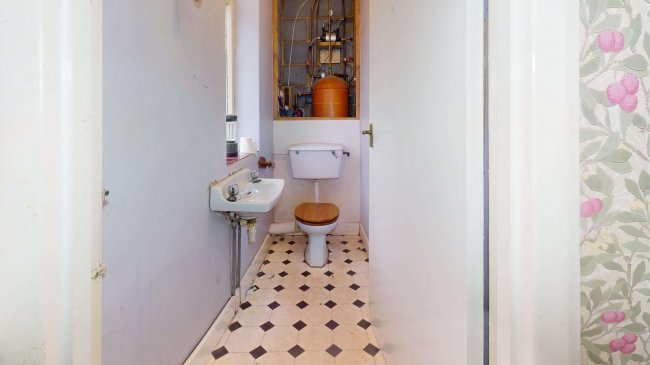 30 Oakwood Crescent, Winchmore Hill, London, N21 1PB 4