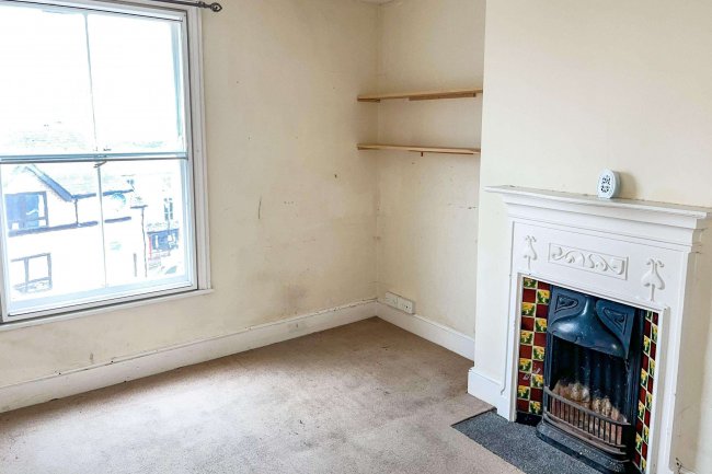 3 Park Crescent, Llandrindod Wells, LD1 6AB 4