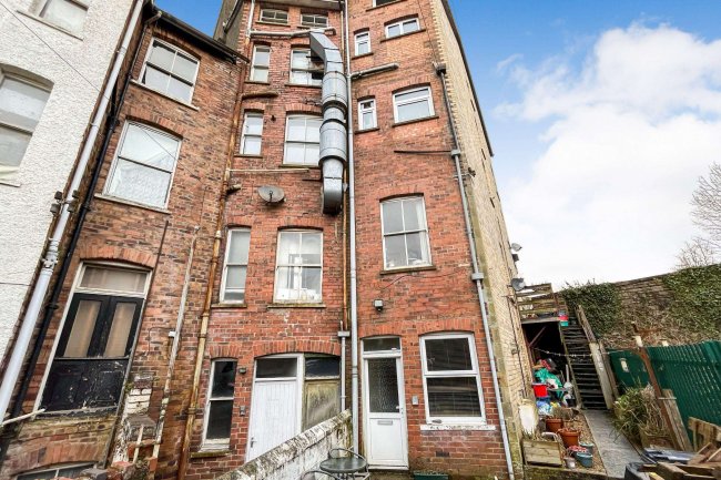 3 Park Crescent, Llandrindod Wells, LD1 6AB 4