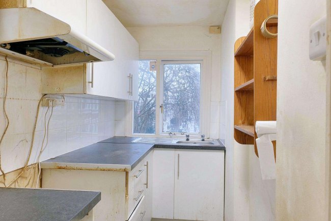 33 Albert Square, Oval, London SW8 1BZ 5