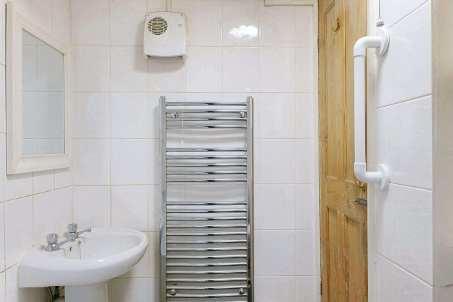 33 Albert Square, Oval, London SW8 1BZ 5