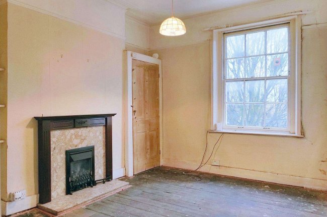 33 Albert Square, Oval, London SW8 1BZ 5