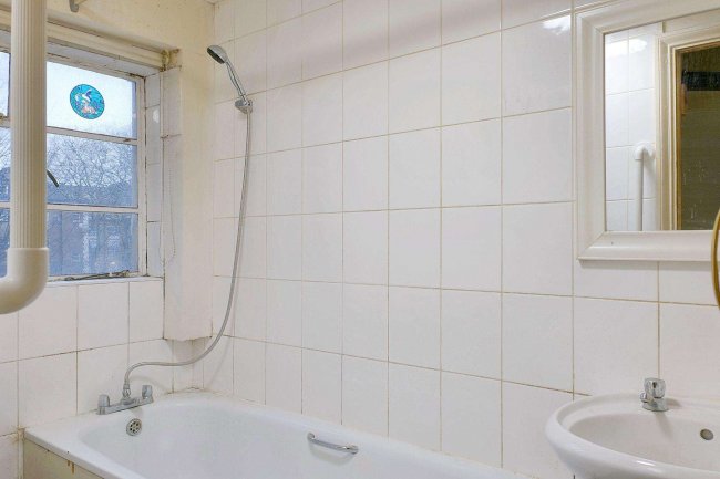 33 Albert Square, Oval, London SW8 1BZ 5