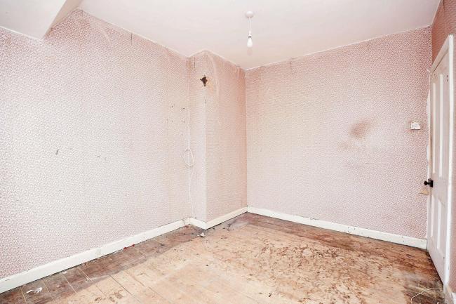 82 Woodlands Road, Chippenham, Wiltshire, SN14 0HG 8