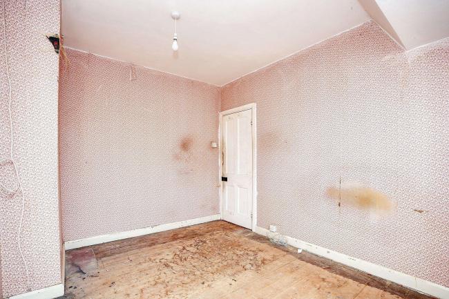 82 Woodlands Road, Chippenham, Wiltshire, SN14 0HG 8