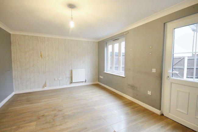 12 Northfield Road, Witney, Oxfordshire, OX28 1FE 5