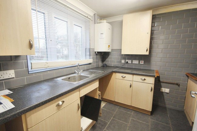 12 Northfield Road, Witney, Oxfordshire, OX28 1FE 5