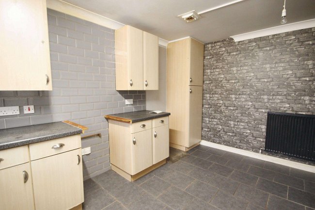 12 Northfield Road, Witney, Oxfordshire, OX28 1FE 5