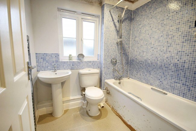 12 Northfield Road, Witney, Oxfordshire, OX28 1FE 5