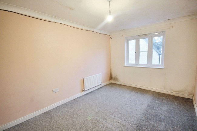 12 Northfield Road, Witney, Oxfordshire, OX28 1FE 5