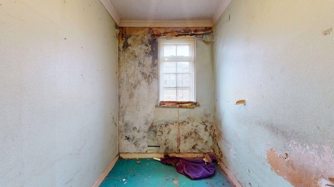 58 West Street, Ryde, Isle of Wight, PO33 2UH 8