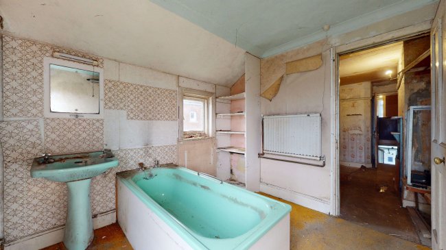 58 West Street, Ryde, Isle of Wight, PO33 2UH 8