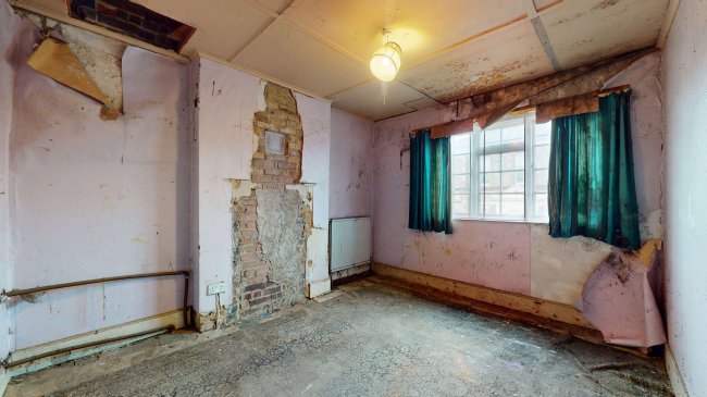 58 West Street, Ryde, Isle of Wight, PO33 2UH 8