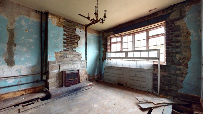 58 West Street, Ryde, Isle of Wight, PO33 2UH 8