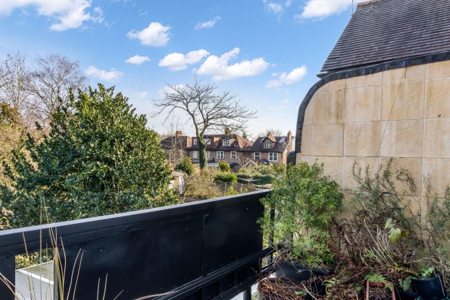 26A Mill Way, London, NW7 3RB 6