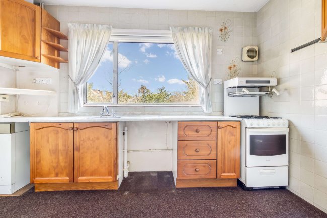 26A Mill Way, London, NW7 3RB 6