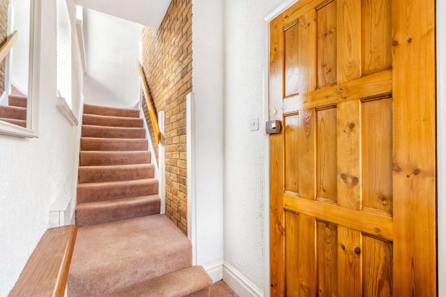 26A Mill Way, London, NW7 3RB 6