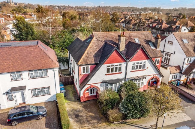 26A Mill Way, London, NW7 3RB 6