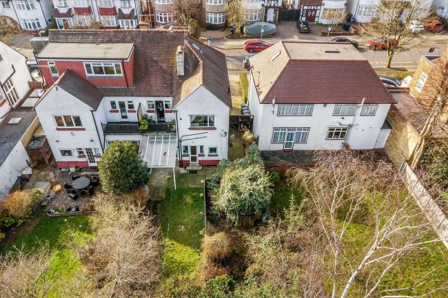 26A Mill Way, London, NW7 3RB 6