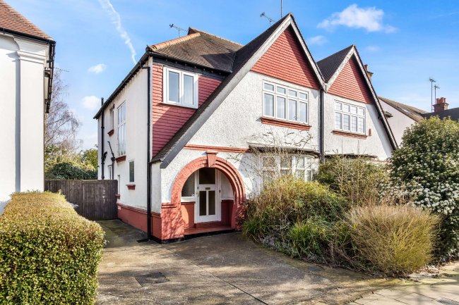 26A Mill Way, London, NW7 3RB 6