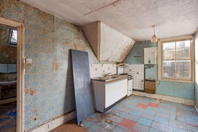 10 Ribblesdale Road, Hornsey, London N8 7EP 1