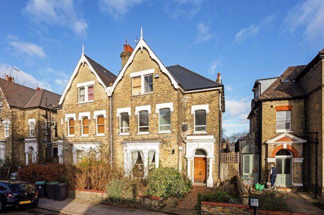 10 Ribblesdale Road, Hornsey, London N8 7EP 1