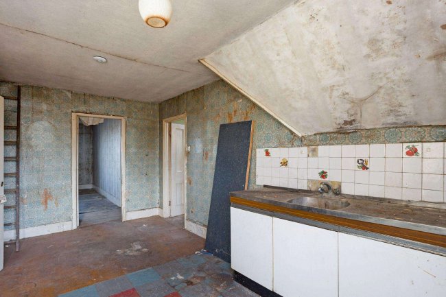 10 Ribblesdale Road, Hornsey, London N8 7EP 1