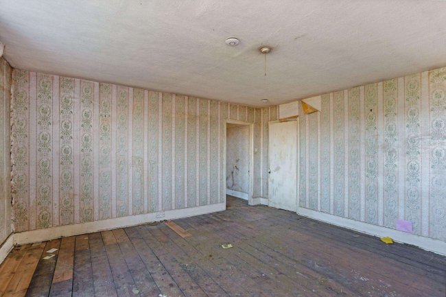 10 Ribblesdale Road, Hornsey, London N8 7EP 1