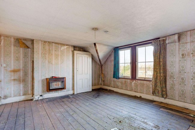 10 Ribblesdale Road, Hornsey, London N8 7EP 1