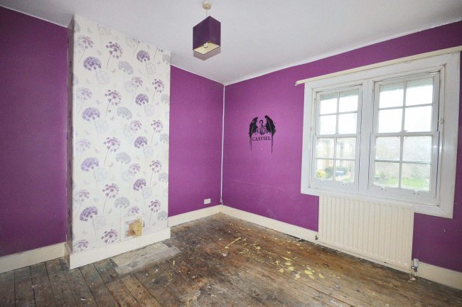 27 Fitzneal Street, East Acton, London, W12 0BH 4