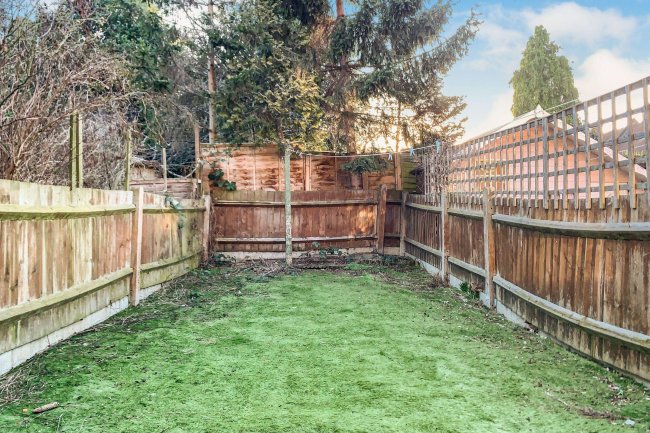 27 Fitzneal Street, East Acton, London, W12 0BH 4