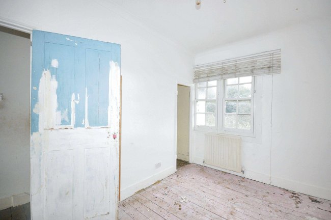 27 Fitzneal Street, East Acton, London, W12 0BH 4