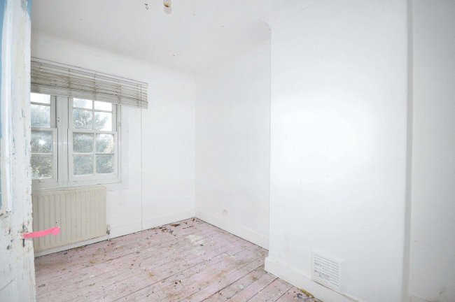 27 Fitzneal Street, East Acton, London, W12 0BH 4