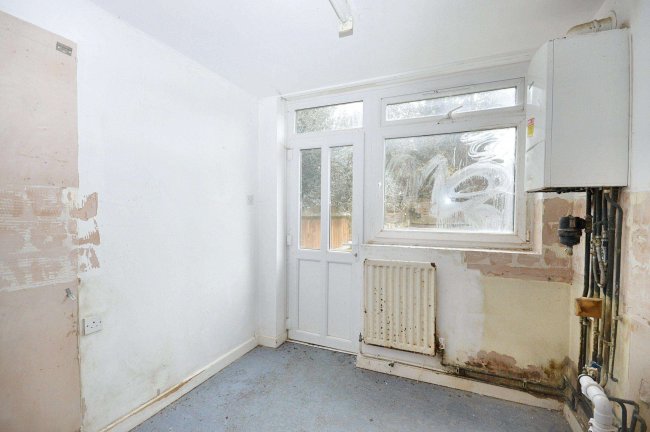 27 Fitzneal Street, East Acton, London, W12 0BH 4