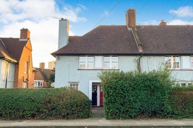 27 Fitzneal Street, East Acton, London, W12 0BH 4