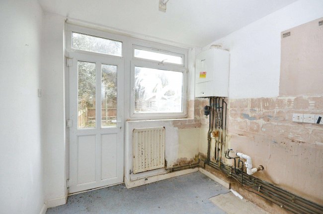 27 Fitzneal Street, East Acton, London, W12 0BH 4